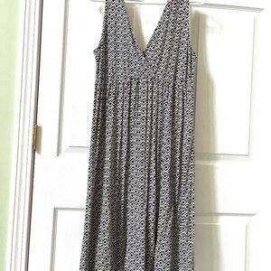ladies size L New York & Company sleeveless v-neck sun dress black white print